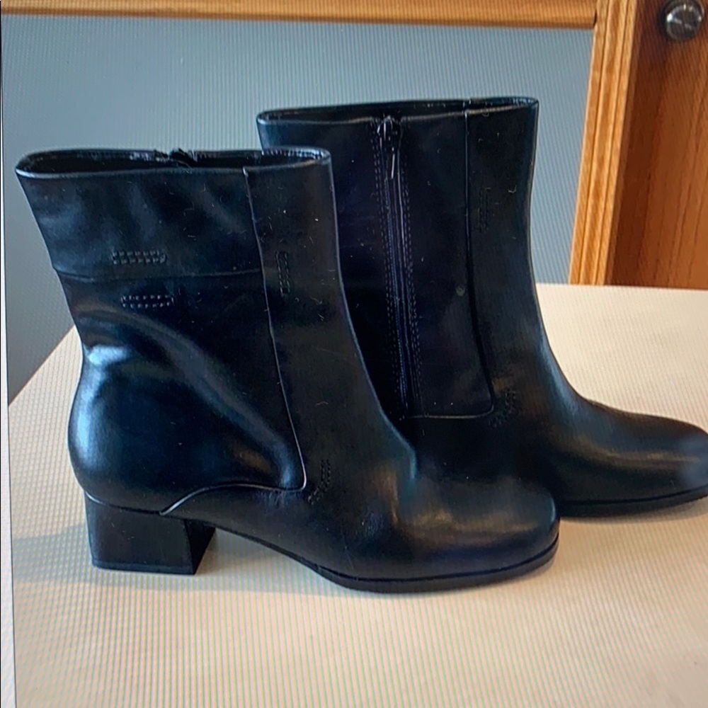 Array Black Leather Ankle Boots, size 7.5